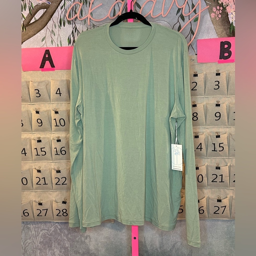 Somewhere Sunny Men's UPF 50+ Bamboo Everyday Long Sleeve in Eucalyptus - Picture 5 of 8